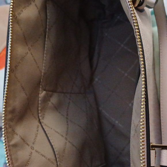 Authentic Michael Kors Jet Set Logo Tote Bag - Picture 8 of 8